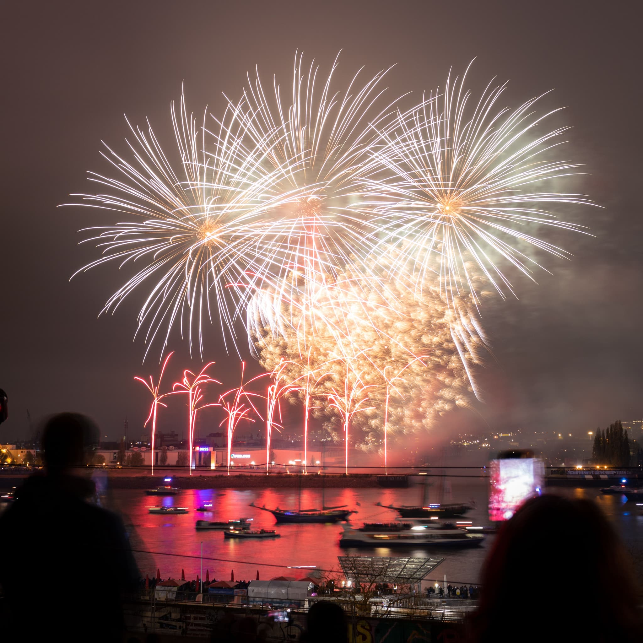 Feuerwerk beim Hafengeburtstag Hamburg